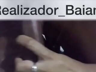 Brazillian bull,realizador baiano vídeo especial humilhando o corno que liberou a esposa pra sair com o comedor e amigos! menage masculino e o corno querendo saber se a esposa estava sendo bem cuidada cuckold amador novinha de salvado