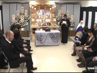 A world sex hurdle is abnormally low 6 3(6)